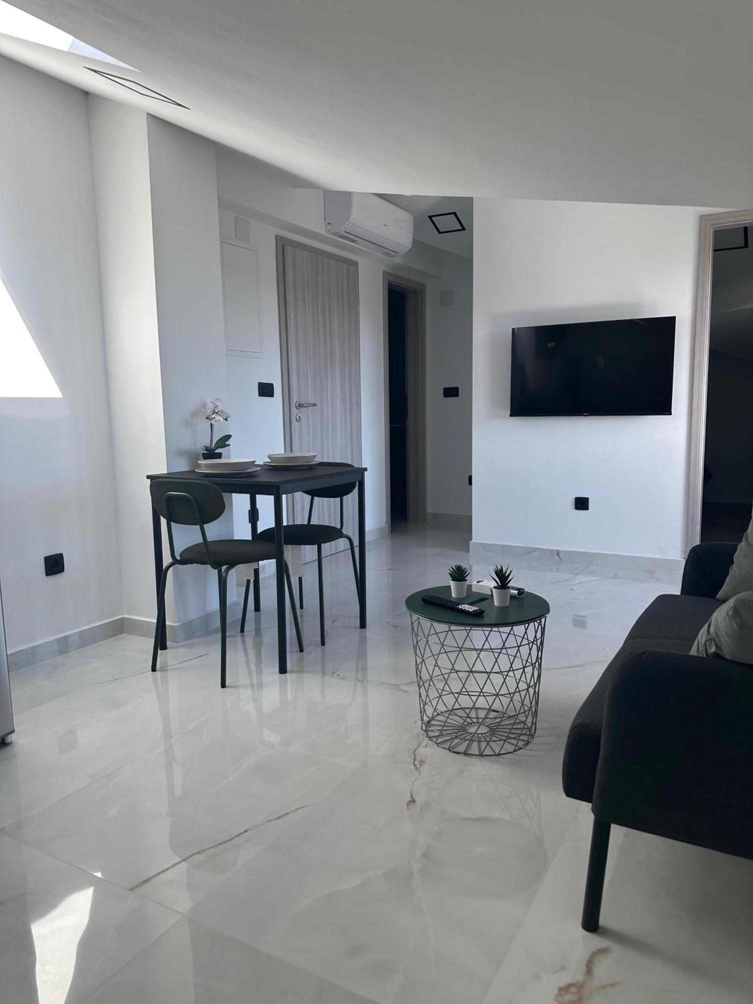 Roni Apartment *